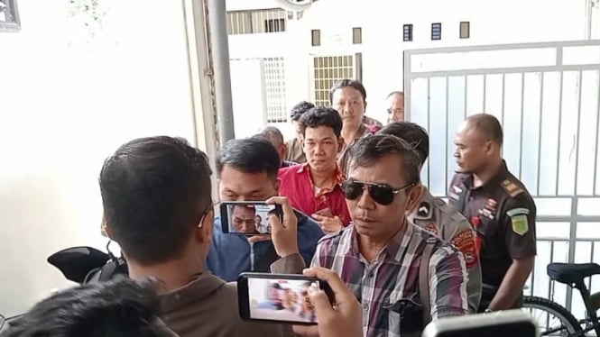 Agus disabilitas saat keluar ruang sidang (Satria)