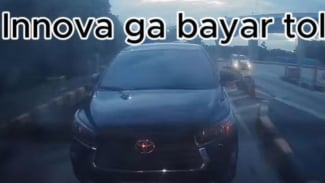 Viral! Toyota Innova Reborn Nekat Terobos Gerbang Tol Cikarang Barat 3 Tanpa Bayar