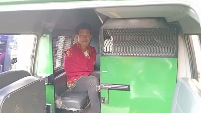 Agus beruntung saat berada di mobil tahanan (Satria)