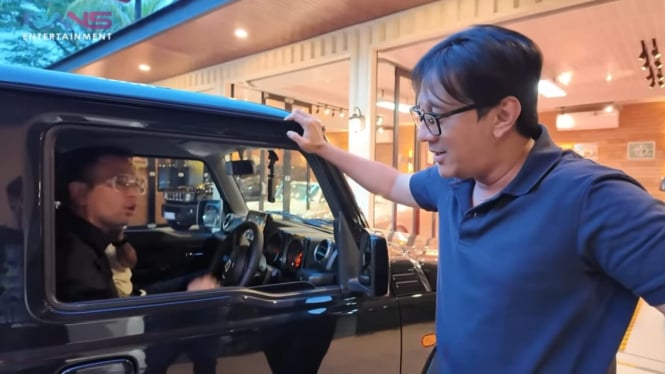 Raffi Ahmad pamer mobil barunya ke Andre Taulany