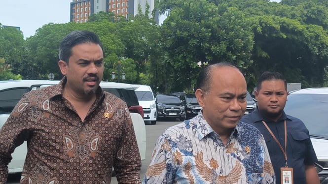 Menteri Koperasi, Budi Arie Setiadi dan Menteri UMKM Maman Abdurahman merapat ke Istana Kepresidenan, Jakarta Pusat, Jumat, 17 Januari 2025