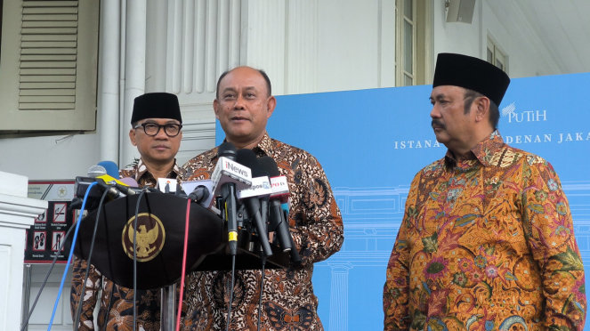 Kepala Badan Gizi Nasional (BGN), Dadan Hindayana dalam konferensi pers di Kompleks Istana Kepresidenan, Jakarta Pusat, Jumat, 17 Januari 2025