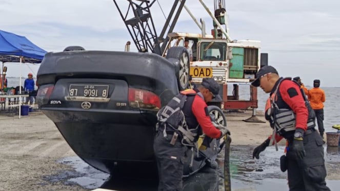 El equipo conjunto logró encontrar el coche del pensionista fallecido del TNI en Marunda