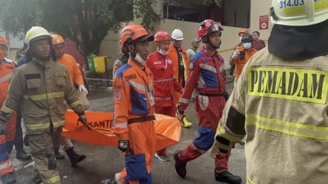 En el octavo piso se encontraron bolsas para cadáveres de las víctimas del incendio de Glodok Plaza.