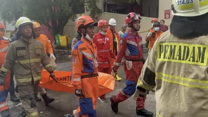 Kantong jenazah korban kebakaran Glodok Plaza ditemukan di lantai 8.