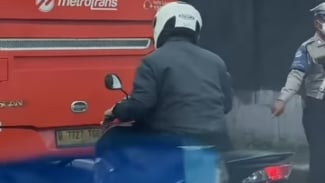 Viral Polisi Gak Berani Tilang Pengguna Motor Ini Walaupun Masuk Jalur Busway