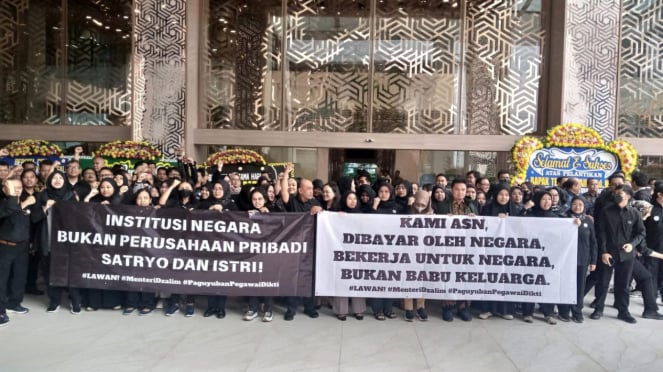 Ratusan Pegawai Kemendikti Melakukan Aksi Demo dan Minta Presiden Turun Tangan