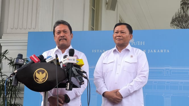 Menteri Kelautan dan Perikanan (KKP), Sakti Wahyu Trenggono dan Wakil Menteri KKP, Didit Herdiawan di Kompleks Istana Kepresidenan, Jakarta Pusat, Senin, 20 Januari 2025