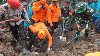 Detik-detik Tanah Longsor Timpa Kamar Kos di Denpasar, 3 Orang Ditemukan Meninggal Dunia