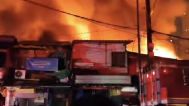 Kebakaran permukiman padat penduduk di Kemayoran Gempol