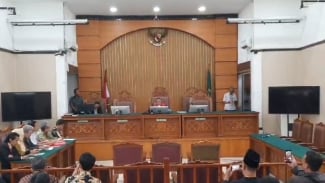 Sidang Perdana Praperadilan Sekjen PDIP Hasto Kristiyanto Ditunda, KPK Tidak Hadir