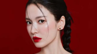 Totalitas! Song Hye Kyo Bela-belain Belajar Merokok Demi Film Dark Nuns