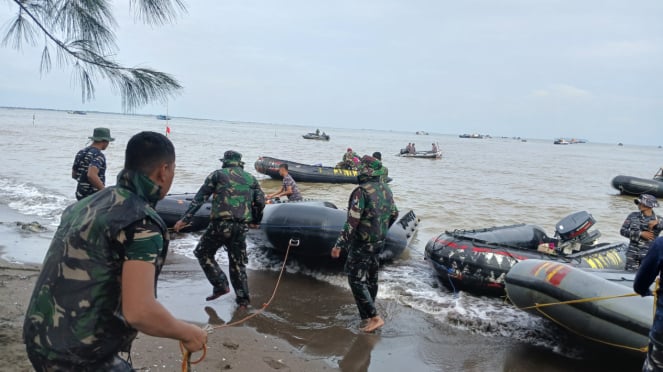 Persiapan pembongkaran pagar bambu di laut tangerang