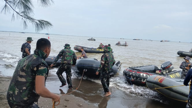 Persiapan pembongkaran pagar bambu di laut Tangerang