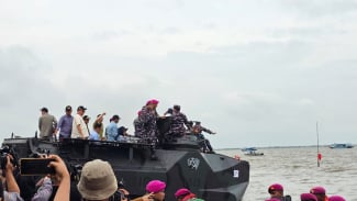 TNI AL Terjunkan 3 Armada Kendaraan Tempur Untuk Bongkar Pagar Laut di Tangerang