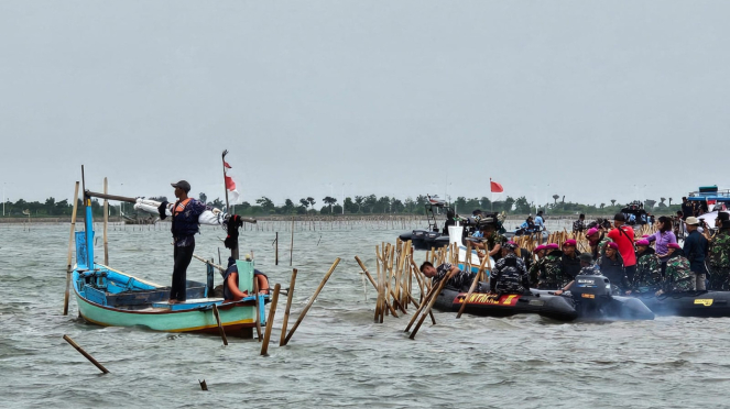 La demolición de las cercas marinas en Tangerang en la cooperación mutua