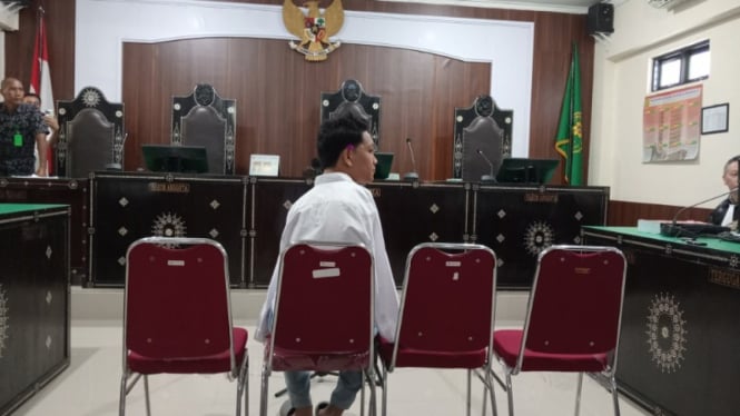 Agus Disabilitas saat berada di ruang sidang Pengadilan Negeri Mataram (Satria)