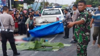 Tragis.. Prajurit Tombak Sakti TNI Tewas Terlindas Truk, Sopir Kabur Mayat Dibiarkan Tergeletak Ditutup Daun Pisang