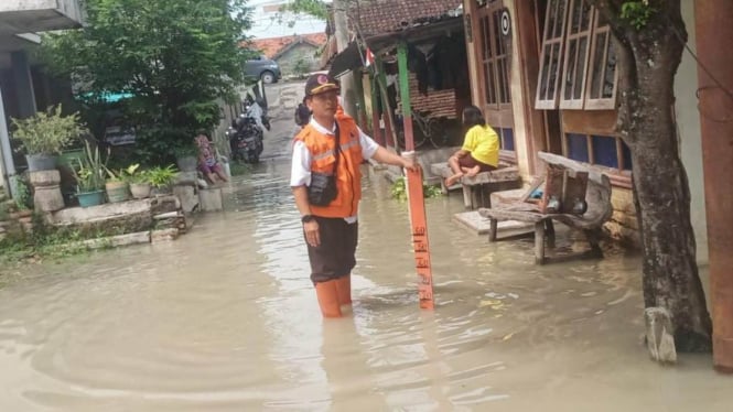 Banjir akibat luapan Bengawan Solo di Bojonegoro.