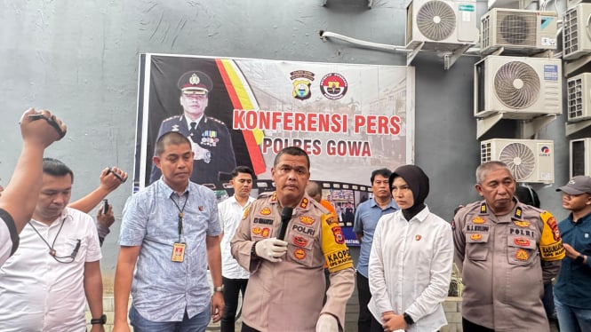 Polres Gowa gelar jumpa pers kasus pemerkosaan Pimpinan Rumah Tahfidz terhadap santrinya.  