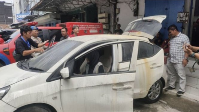 Mobil milik Oshima Yukari, salah satu orang yang hilang dalam peristiwa kebakaran Glodok Plaza.