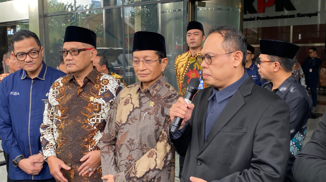 Menag Nasaruddin Umar usai audiensi dengan KPK soal pelaksanaan biaya haji 2025