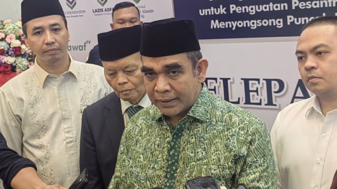 Ketua MPR RI Ahmad Muzani usai menghadiri seminar nasional "Strategi Penguatan dan Pengembangan SDM Unggul untuk Penguatan Pesantren dan Lembaga Pendidikan Islam Menyongsong Indonesia Emas 2045" di Gedung MPR RI, Jakarta, Kamis, 23 Januari 2025.