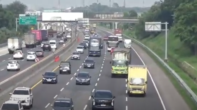 ARUS Kendaraan Tol Jakarta-Cikampek Lancar