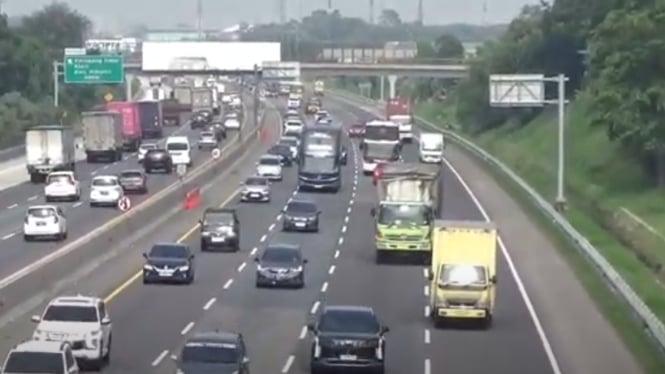 Arus Kendaraan Tol Jakarta-Cikampek Lancar