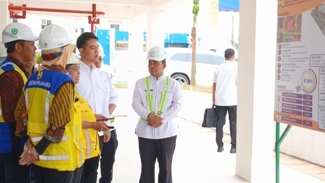 Wapres Gibran Rakabuming Raka saat tinjau revitalisasi Pasar Anyar di Tangerang