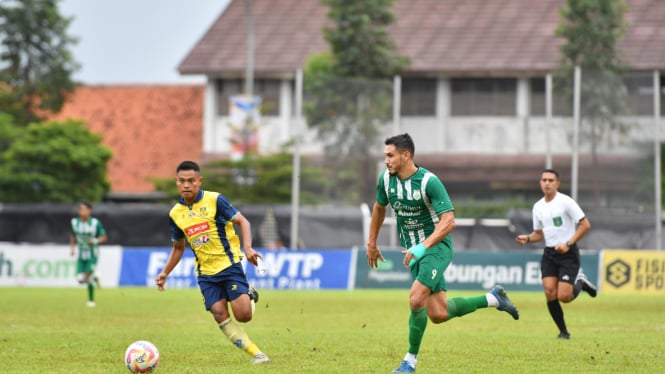 PSMS Medan saat melakoni pertandingan lawan Persikota Tangerang, di Stadion Benteng Reborn, Kota Tangerang.(B.S.Putra/VIVA)