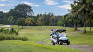 Merasakan Sensasi Bermain Golf di Bulan Suci