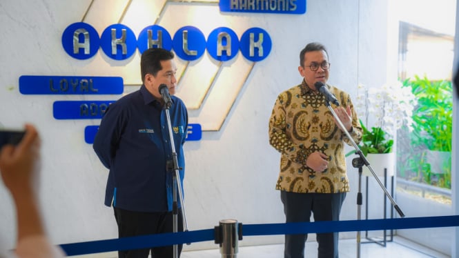 [dok. Menteri BUMN, Erick Thohir bersama Menteri Perdagangan, Budi Santoso, saat menggelar konferensi pers di kantor Kementerian BUMN, Jakarta, Jumat, 24 Januari 2025]