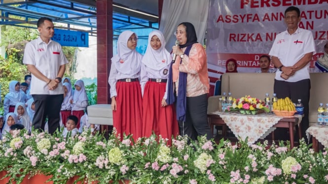 Dua Siswi di Depok Dapat Beasiswa dari Yayasan yang Didirikan Prabowo, YGSN