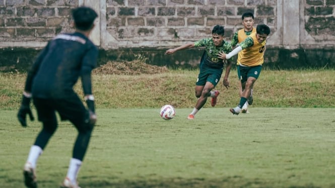 Pemain Barito Putera saat menjalani latihan sebelum laga kontra Persebaya Surabaya - Foto Dok Barito Putera