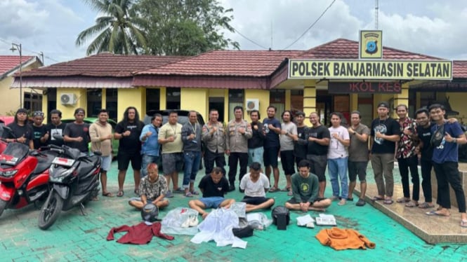 Petugas kepolisian bersama sindikat pencurian dan sejumlah barang bukti - Foto Dok Istimewa 