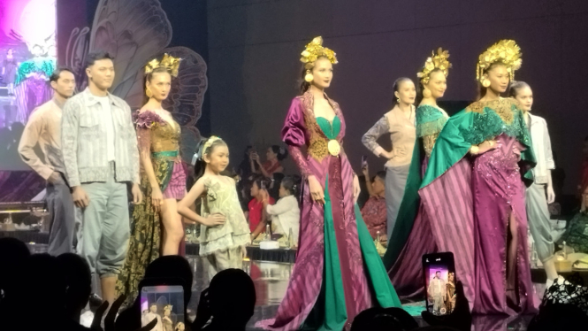 Fashion Show Wastra Citta Jagadhita yang diprakarsai Dekranasda Bali di The Meru Sanur 