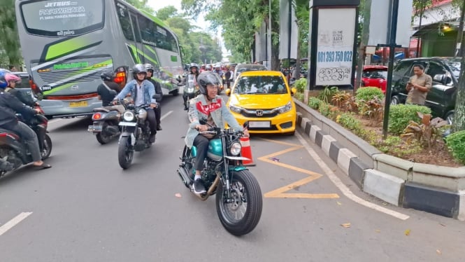 Jokowi naik motor custom ikuti city tour bareng Legend Riders