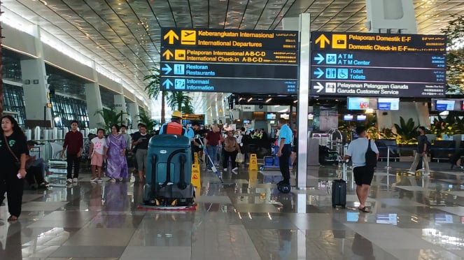 Pergerakan Penumpang Di Area Keberangkatan Terminal 3 Bandara Soodta, Tangerang