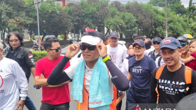 Anggota DPR RI Tuntaskan Nazarnya Jalan Kaki dari Jakarta ke Boyolali