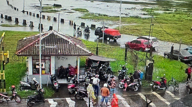 Titik banjir di Perimeter Utara Bandara Soekarno-Hatta, Tangerang, tepatnya akses menuju kawasan Dadap, Kosambi (Humas Polres Bandara Soetta)