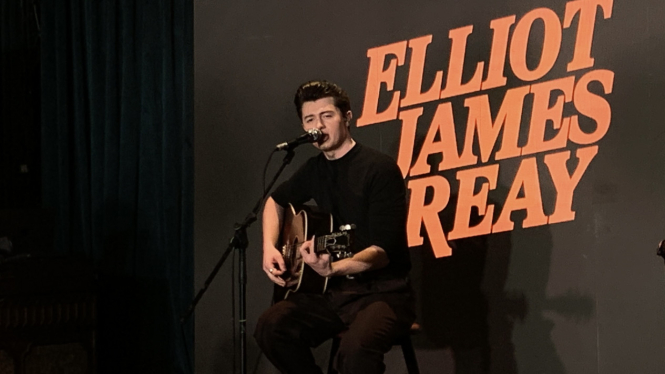 Gelar Ekslusif Showcase di Jakarta, Elliot James Reay Ngaku Suka Makan Jasuke