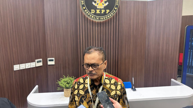 Kuasa hukum paslon Bupati dan Wakil Barito Utara, Akhmad Gunadi Nadalsyah-Sastra Jaya, Andi Muhammad Asrun di DKPP RI