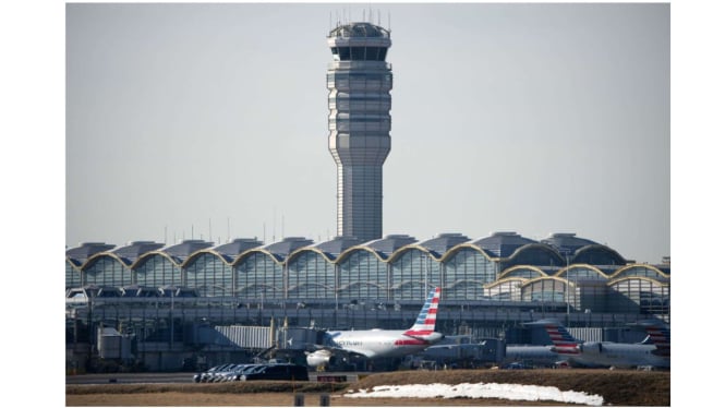 Menara ATC di Bandara Nasional Reagan, Washington