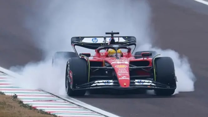 Hilang Kendali Lewis Hamilton Kecelakaan saat Uji Coba Ferrari F1 di Barcelona