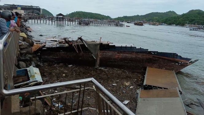 Kapal dan dermaga Labuan Bajo hancur 