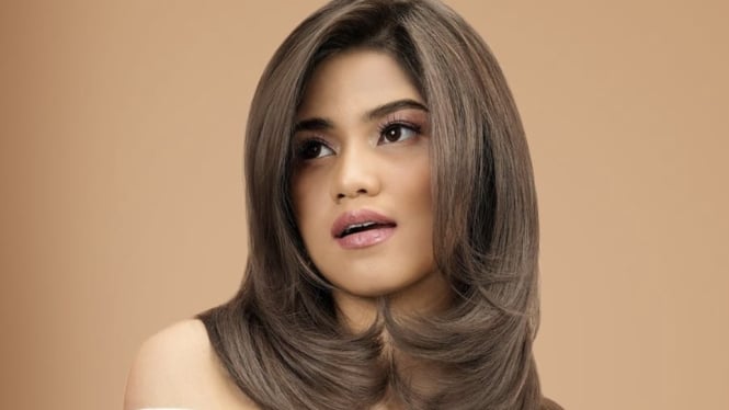 4 Tren Warna Rambut Wanita 2025, Wajib Banget Dicoba Biar Tampil Fresh!