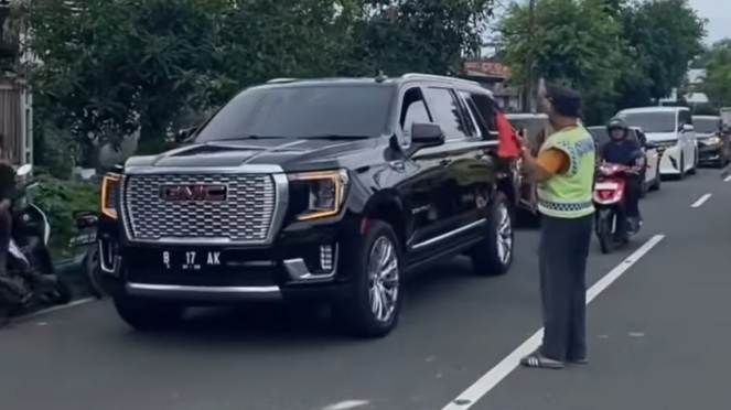 GMC Yukon Luxury Car Gus Iqmam