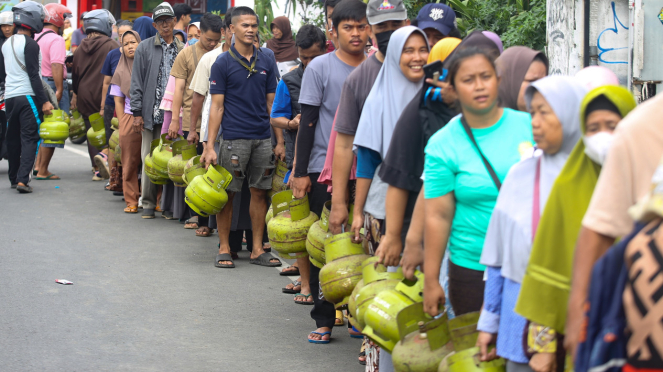 LPG 3 kg, Antrian Warga Beli LPG 3 kg