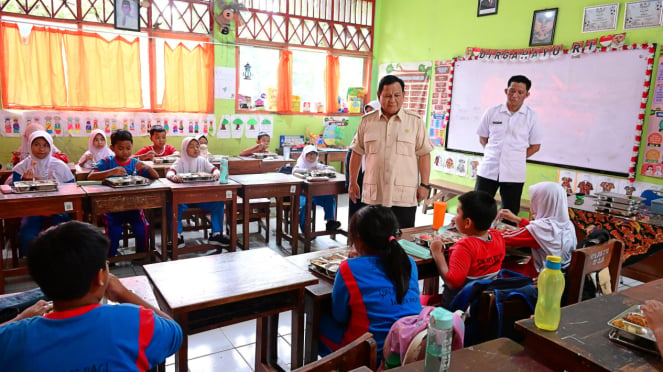 Dok. ISTIMEWA, MOMEN PRESIDEN PRABOWO INSPEKSI Mendadak Program Makan Bergizi Gratis di Jakarta Timur